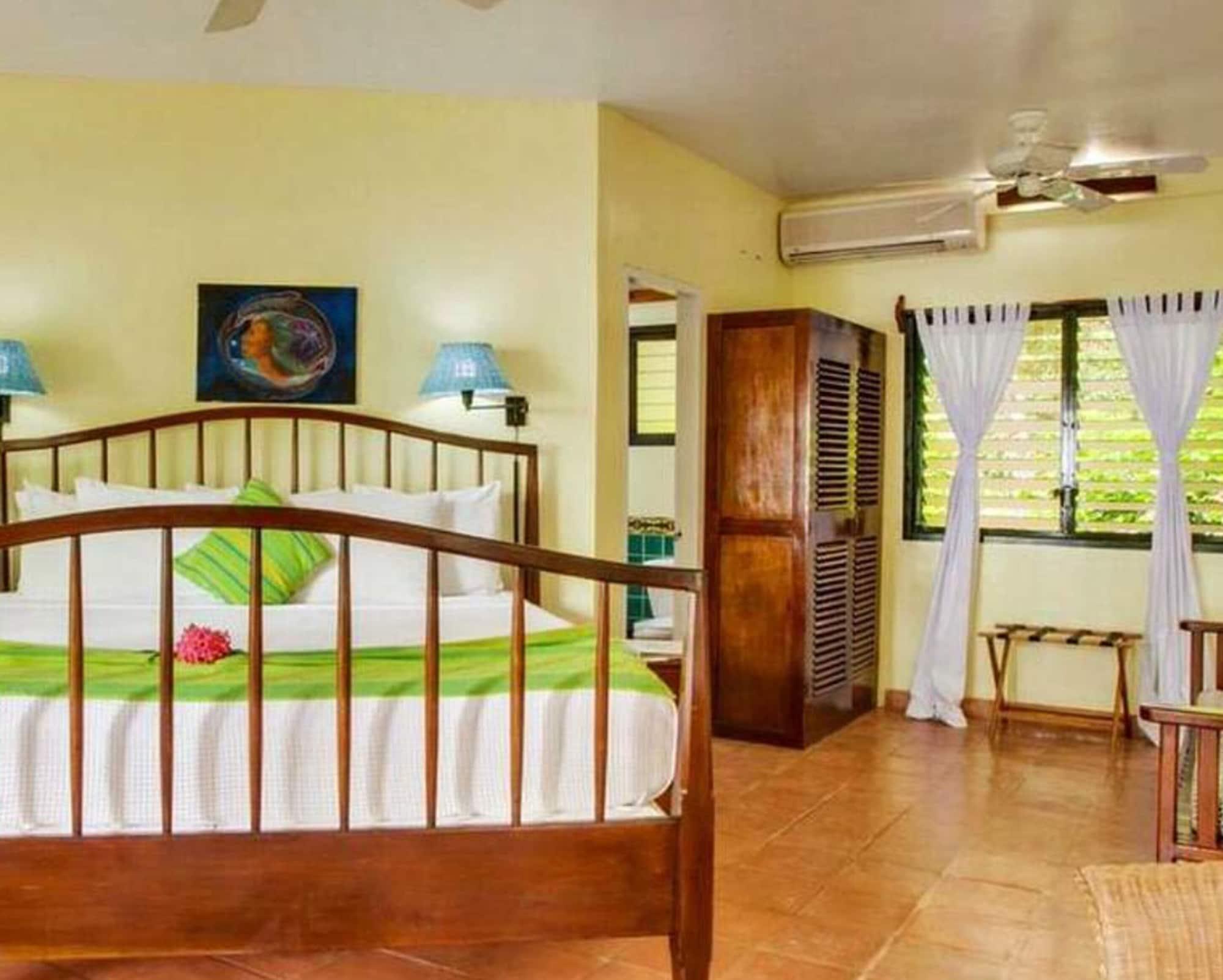 Robert'S Grove Beach Resort Placencia Extérieur photo