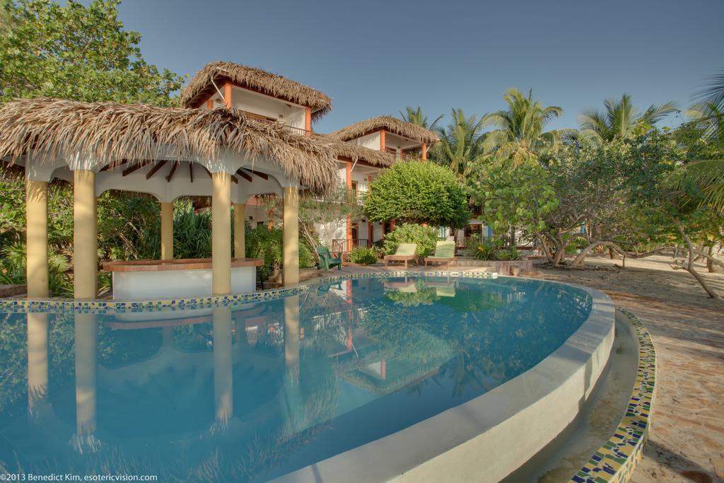 Robert'S Grove Beach Resort Placencia Extérieur photo