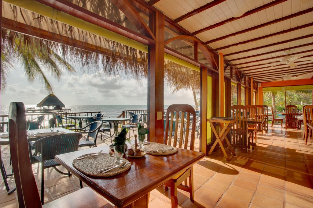 Robert'S Grove Beach Resort Placencia Restaurant photo